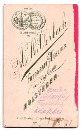 Fotografie A.H. Vorbeck, Holstebro, Portrait Edelmann mit Vollbart wohl gekleidet