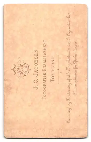 Fotografie J. C. Jacobsen, Toftlund, Portrait Bursche im Sonntagsanzug