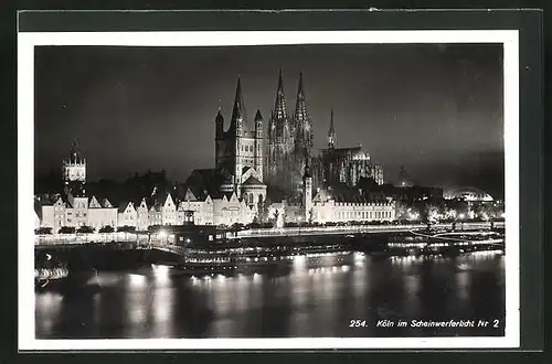 AK Köln, Teilansicht mit Dom im Scheinwerferlicht