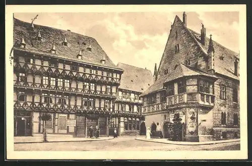 AK Halberstadt, Rathaus mit Fischmarkt, links das Winkler`sche Haus, im Hintergrund Gasthaus Ratskeller