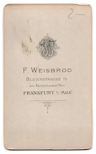 Fotografie F. Weisbrod, Frankfurt a. M., Bleichstr. 70, Portrait Herr im Anzug mit Fliege und Vollbart