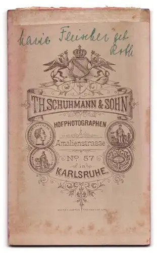 Fotografie Th. Schuhmann & Sohn, Karlsruhe, Amalienstr. 57, Portrait Marie Fleischer im schwarzen Kled mit Locken