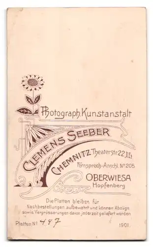 Fotografie Clemens Seeber, Chemnitz, Theaterstr. 221, Portrait junge Frau im Kleid mit Halskette und Locken