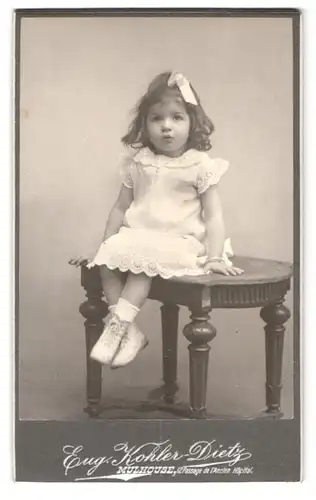 Fotografie Eug. Kohler-Dietz, Mulhouse, 12 Passage de l`Ancien Hôpital, Portrait kleines Mädchen im hübschen Kleid