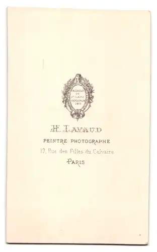 Fotografie H. Lavaud, Paris, 17, Reu des Filles du Calvaire, Portrait bürgerliche Dame mit Locken