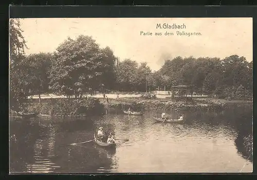 AK Mönchengladbach, Partie aus dem Volksgarten mit Booten auf dem Wasser