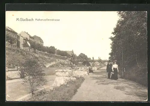 AK Mönchengladbach, Hohenzollernstrasse mit Spaziergängern