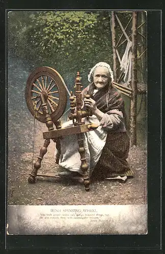 AK Dame sitzt an einem irischen Spinnrad