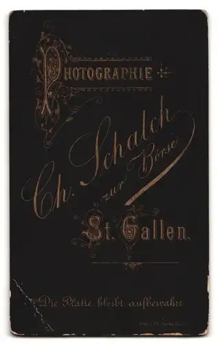 Fotografie Ch. Schalch, St. Gallen, zur Börse, Portrait Mädchen im gestreiften Kleid mit Brosche und Halskette