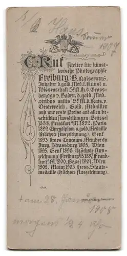 Fotografie C. Ruf, Freiburg, freundlich lächelnder Herr im Gehrock