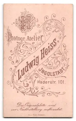 Fotografie Ludwig Heiss, Ingolstadt, Haderstrasse 101, Brustportrait junger Herr in modischer Kleidung