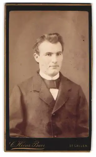 Fotografie C. Heinr. Baer, St. Gallen, Rohrschacherstrasse, Portrait stattlicher Herr in eleganter Kleidung