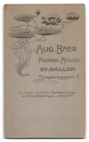 Fotografie Aug. Baer, St. Gallen, Singenbergstrasse 1, Portrait süsses Kleinkind im weissen Hemd