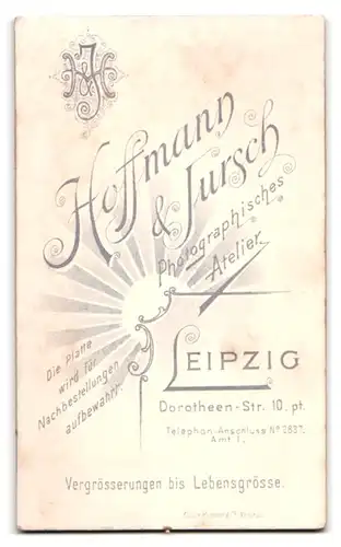 Fotografie Hoffmann & Jursch, Leipzig, Dorotheenstr. 10, Portrait fescher kleiner Junge mit Weste und kurzer Hose