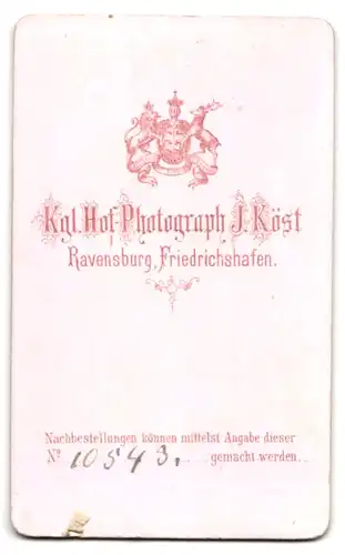 Fotografie J. Köst, Ravensburg, Portrait Herr im grauen Anzug mit Fliege und Halbglatze