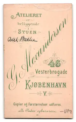 Fotografie G. Alexandersen, Kjobenhavn, Vesterbrogade 46, Portrait süsses kleines Mädchen mit lockigem Haar