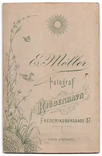 Fotografie E. Möller, Kjöbenhavn, Frederiksborggade 37, Portrait bürgerliches Paar mit fünf Kindern