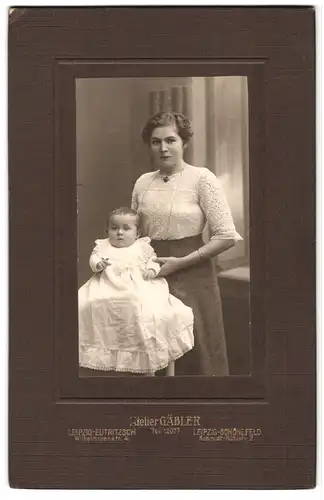 Fotografie Atelier Gabler, Leipzig-Eutritzsch, Wilhelminenstrasse 4, Portrait bürgerliche Dame mit einem Kleinkind