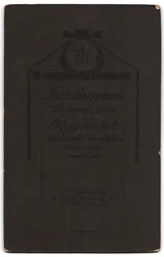 Fotografie Friedr. Brüggemann, Leipzig-Neustadt, Eisenbahnstrasse1, Portrait modisch gekleideter Herr mit Schnauzbart