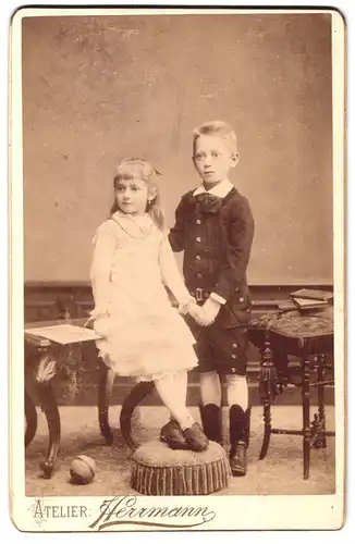 Fotografie Atelier Herrmann, Leipzig, Wintergartenstrasse 4, Kleiner Junge mit seiner Schwester