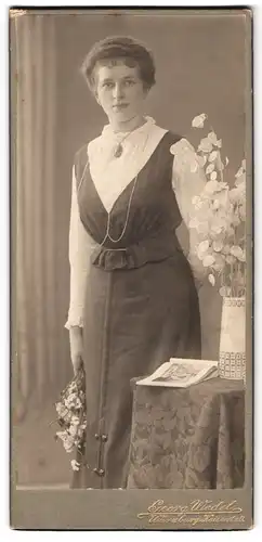 Fotografie Georg Wedel, Würzburg, Kaiserstrasse 9, Frau mit auffälliger Halskette