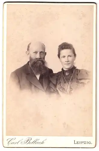 Fotografie Carl Bellach, Leipzig, Gellertstrasse 12, Mann mit Rauschebart neben seiner Frau