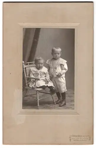 Fotografie Adolph Richter, Leipzig-Lindenau, Kleinkinder in Matrosenanzügen