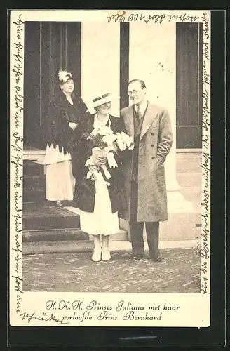 AK H.K.H. Prinses Juliana met haar verloofde Prins Bernhard