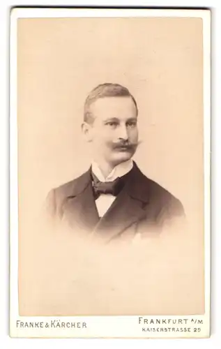 Fotografie Franke & Kärcher, Frankfurt / Main, Kaiserstr. 29, Portrait Herr mit Schnauzbart