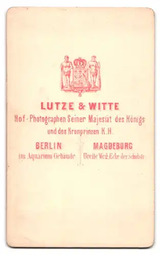 Fotografie Lutze & Witte, Berlin, bürgerlicher Herr mit pomadisiertem Haar