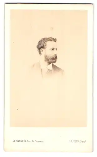 Fotografie Levitsky, Paris, 22, Rue de Choiseul, Portrait stattlicher Herr im Anzug mit Bart