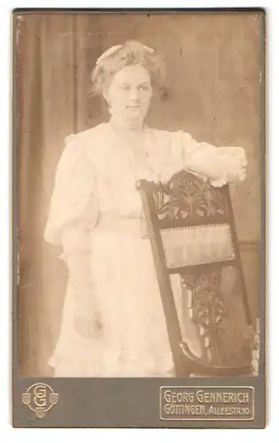 Fotografie Georg Gennerich, Göttingen, Alleestrasse 10, Portrait junge Dame im weissen Kleid