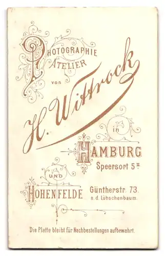 Fotografie H. Wittrock, Hamburg, Speersort 5, Portrait junge Dame im Kleid mit Kreuzkette