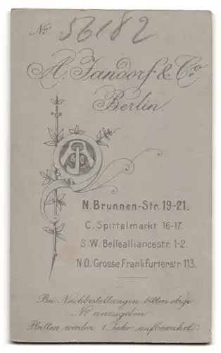 Fotografie A. Jandorf & Co., Berlin-N, Brunnen-Strasse 19-21, Portrait junge Dame in modischer Kleidung