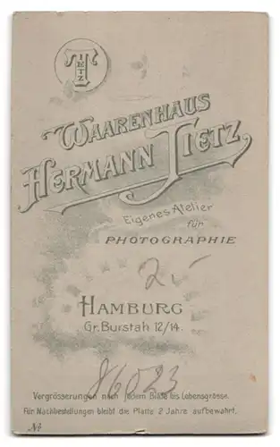 Fotografie Hermann Tietz, Hamburg, Gr. Burstah 12-14, Portrait eleganter Herr mit Oberlippenbart