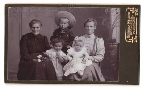 Fotografie Heinrich Meister, Bischofszell, Poststrasse, zwei feine Damen mit gut angezogenen Kleinkindern
