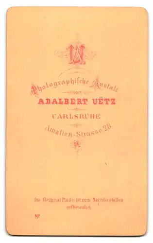 Fotografie Adalbert Uetz, Carlsruhe, Amalien-Strasse 28, Portrait Mann im Anzug mit Fliege und Franz Josef Bart