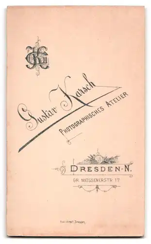 Fotografie G. Karsch, Dresden, Meissnerstrasse 17, Portrait Mädchen im Blümchenkleid mit Blumenkorb in der Hand