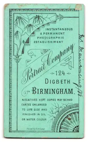 Fotografie Portrait Company, Birmingham, Digbeth 124, Portrait Herr im Anzug mit pünktchen Fliege