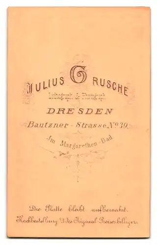 Fotografie Julius Grusche, Dresden, Bautzner-Strasse 39, Portrait kleiner Junge im Anzug mit stahlenden Augen