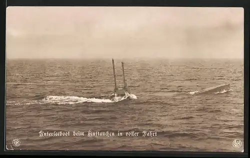 AK U-Boot beim Auftauchen in voller Fahrt