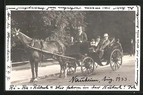 AK Pferdekutsche mit Fahrgästen im Sonnenschein