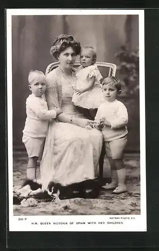 AK HM Queen Victoria of Spain with her children, Victoria von Spanien mit ihren Kindern