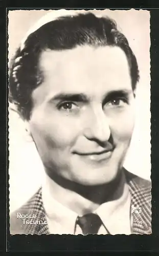 AK Schauspieler Roger Tréville im karierten Anzug mit freundlichem Lächeln