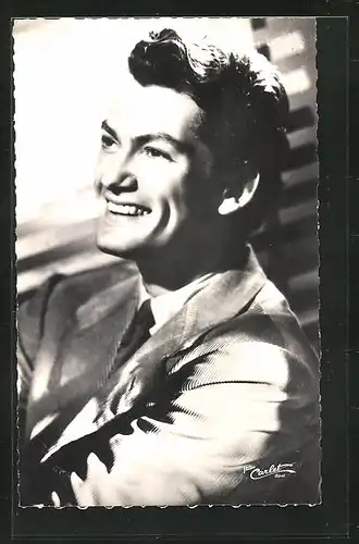 AK Schauspieler Jean Marais mit freundlichem Lächeln