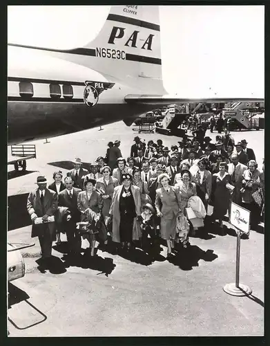 Fotografie Flugzeug Douglas DC-6B Clipper der PAA, Einführung der Touristenklasse