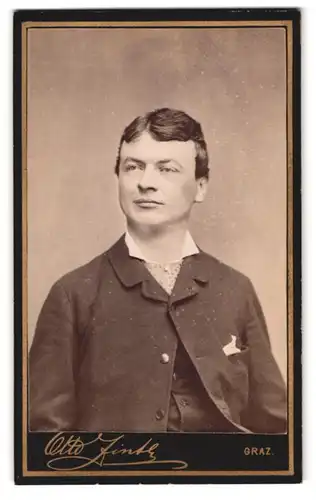 Fotografie Otto Zintl, Graz, Schönaugasse 7, Portrait bürgerlicher Herr im Anzug mit pünktchen Krawatte