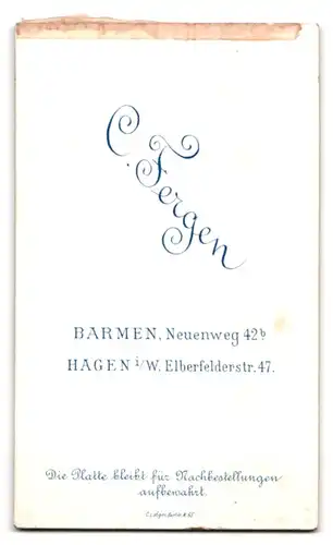 Fotografie C. Fergen, Hagen i. W., Elberfelderstr. 47, Grossmutter & Enkelkinder im Foto-Atelier