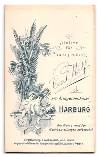 Fotografie Carl Wolff, Harburg, hübsches brünettes Mädchen im Sonntagskleid
