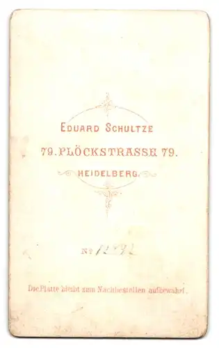 Fotografie Eduard Schultze, Heidelberg, Plöckstr. 79, Portrait junge Dame im bürgerlichen Sonntagskleid